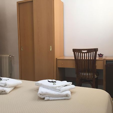 Hostal Lido Madrid Bagian luar foto