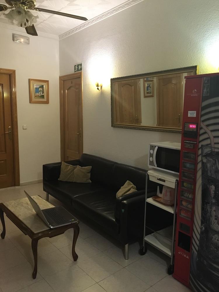 Hostal Lido Madrid Bagian luar foto